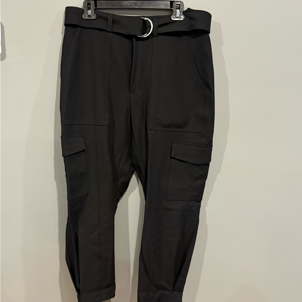 *GENTLY WORN* Womens Banana Republic Size 12S Tapered Cargo Pant